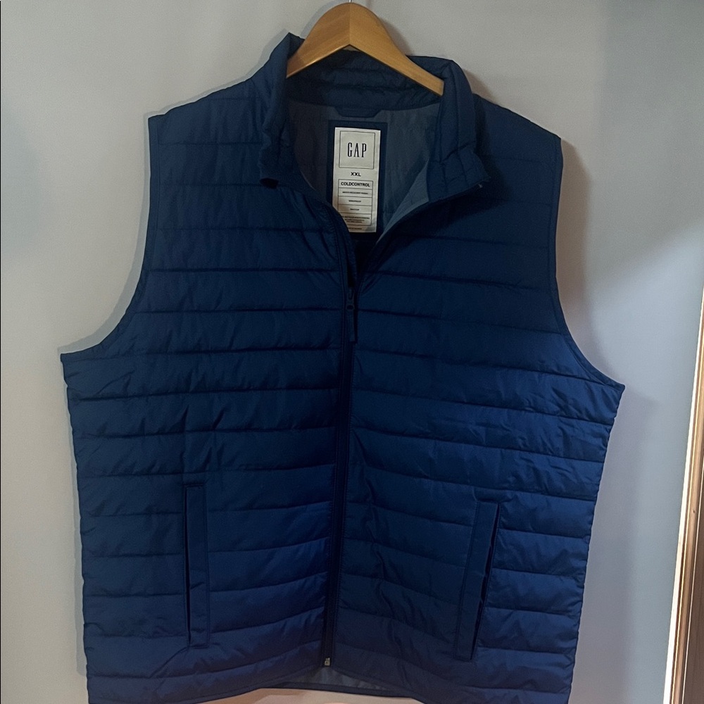GAP Men's Navy Puffer Vest Size 2X Never Worn